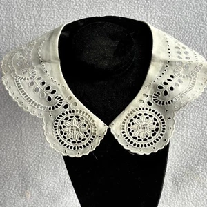 Vintage White Eyelet Embroidered Detached Collar - Picture 1 of 9