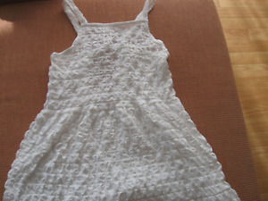 Kleid von Zara , Gr. 158-164 Punkt Weiß Strukturstoff Rückenausschnitt