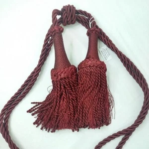 El cordón de borlas de 9 pulgadas rojo profundo Dillard's Trimmings mide aproximadamente 2,5 a 3 pies de largo nuevo - Imagen 1 de 7