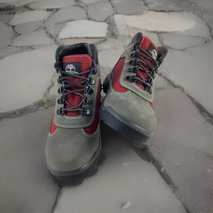 Timberland Field Boots Junior’s Taglia 4M Mid Boot Grigio/Rosso 6” Impermeabile Nuovo con scatola - Foto 1 di 10