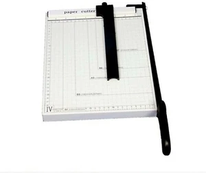 TAGLIERINA CUTTER PROFESSIONALE GHIGLIOTTINA CARTA FOGLI A4 A5 LAMA PRECISIONE - Foto 1 di 7