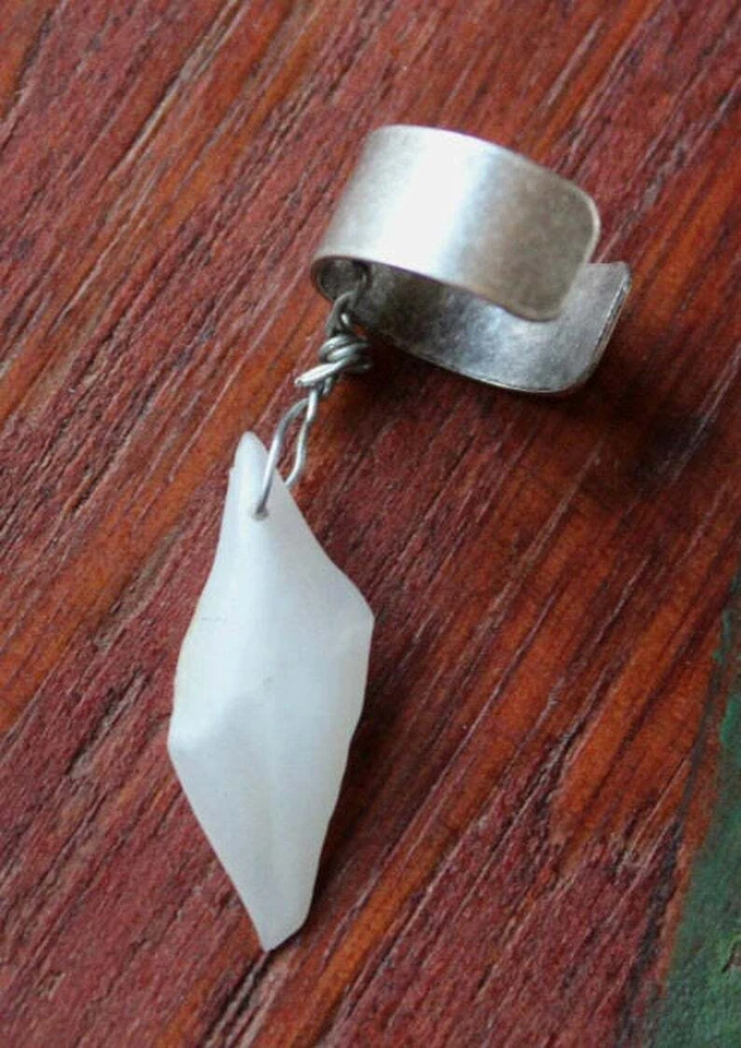 Escala de pescado Gar real en brazalete de latón plateado Foto 1 de 1