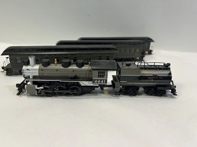 Bachmann HO USRA 0-6-0 Steam Locomotive Union Pacific #4441 Plus 3 Passenger Car - Image 1 of 4