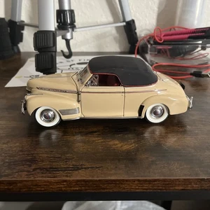 Danbury Mint 1941 Chevrolet Special Deluxe 1:24 Diecast Cameo Cream Convertible - Picture 1 of 19