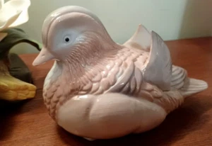 UNIQUE VTG TWO TONED PORCELAIN DOVE FIGURINE---6 1/4" L x 3 5/8" W - Picture 1 of 9