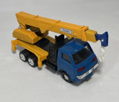 Grúa de demolición Isuzu Heavy Duty 6 ruedas GIANT S=1/70 ligeramente usada Foto 1 de 4