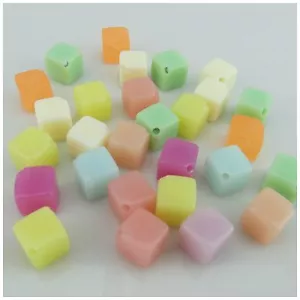 NEW IN 50PCS X 10MM MULTI-COLOURED ACRYLIC CUBE BEADS - HOLE SIZE : 1.5MM - Picture 1 of 1