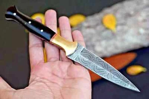 CUCHILLO BOTA DAGA ACERO DAMASCO HECHO A MANO PERSONALIZADO CAZA SUPERVIVENCIA - Imagen 1 de 5
