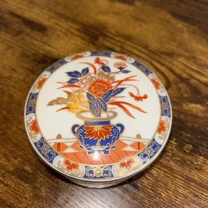 Japanese Imari Ware Porcelain Trinket Box Japan Vintage Vase & Flowers Gold READ - Picture 1 of 14