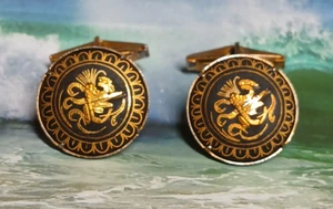 Gemelli vintage damasceni tono oro design su sfondo nero dalla Spagna - Foto 1 di 7