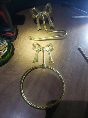 Antiguo juego de herrajes de baño toallero de latón y soporte de papel higiénico raro Foto 1 de 4