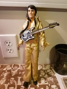 Lotto souvenir 14 oggetti Elvis - Bambola Elvis - Foto 1 di 7