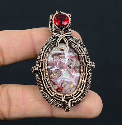 Colgante de joyería de granate envuelto en alambre de cobre con piedras preciosas hechas a mano de ágata de encaje loco Foto 1 de 4