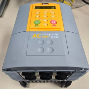 Parker Hannifin | 690+ Frame B 1Hp 460Vac | 690+0001/460/CBN | VFD with Keypad - Picture 1 of 11