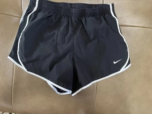 Nike Dri Fit Girls Black Athletic Shorts - Size Large - Picture 1 of 3