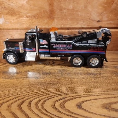 JADA TOYS ROAD RIGZ PETERBILT MODEL 379 1:32 AMERICAN TOWING CO. MOVING PARTS - Image 1 of 4