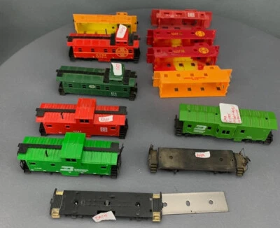 10X Lot HO  Cabooses For Parts HO6396 - Image 1 of 4