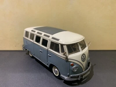 VOLKSWAGEN VAN "SAMBA" MAISTO Scala 1/25 - Immagine 1 di 4