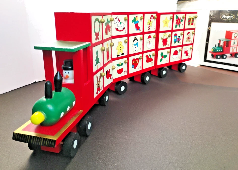 Calendario de Adviento de Madera de Navidad Tren Grande con Cajones y Versos de Festive UK Foto 1 de 4