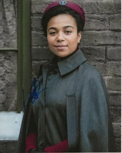 Leonie Elliott call the midwife signed genuine signature autograph photo UACC RD - Picture 1 of 1
