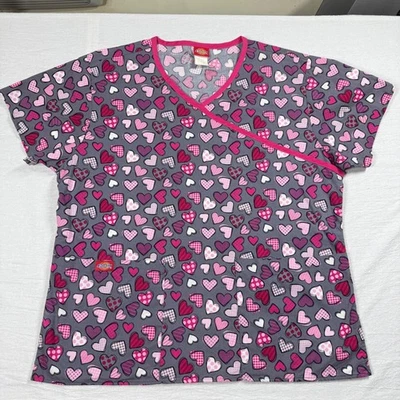 Blusa Médica Dickies Para Mujer Estampado Corazones Grandes Cuello en V Rosa Púrpura Bolsillo San Valentín Foto 1 de 4