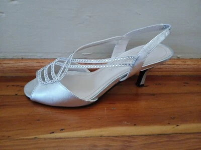 Sandalias Caparros Philomena para mujer 7B metálicas plateadas con tacón Foto 1 de 4