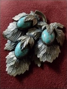 Vintage ANTIQUE Turquoise Glass gold Tone Dress Clip SCARF leaves Foliaged Gift - Picture 1 of 6