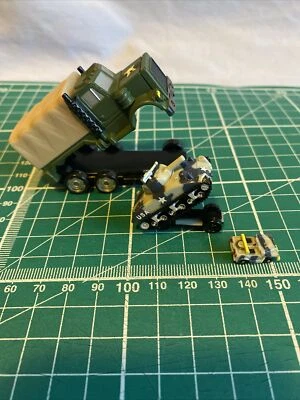 Micro Machines, Galoob, súper RARO serie 2 triplesiders, camión del ejército Foto 1 de 4