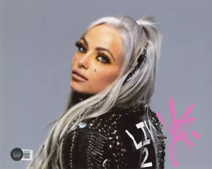 FOTO FIRMATA LIV MORGAN 8x10 Royal Rumble Smackdown Raw WWE SEXY HOT BECKETT BAS - Foto 1 di 2