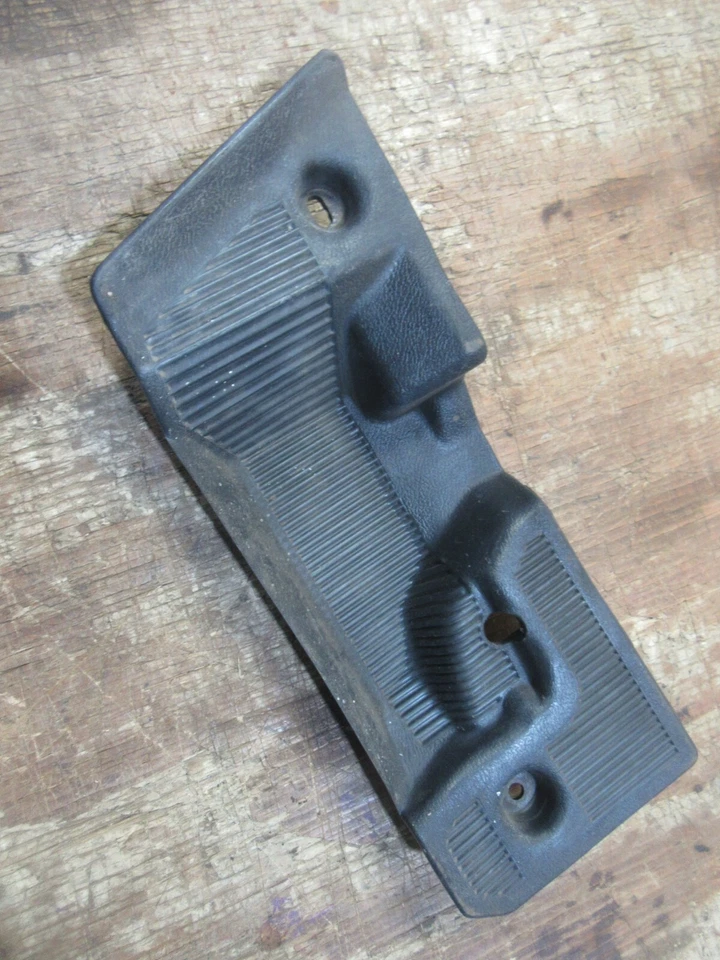 1977 Oldsmobile Cutlass Supreme 室内地板地毯驱动盖边片  — 第 1/2 张图片