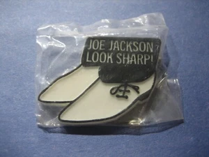1979 VINTAGE JOE JACKSON LOOK SHARP! PROMO PLASTIC PIN IN ORIGNAL WRAPPING! RARE - Picture 1 of 2