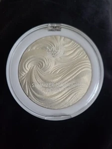 MUA Makeup Acadamy Shimmer Highlight Powder IRIDESCENT GOLD 8g NEW Fast Combined - Picture 1 of 4
