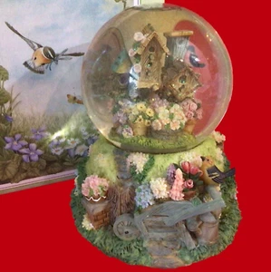 BIRD HOUSE MUSICAL SNOW GLOBE WESTLAND #1962 PLAYS EVERGREEN BIRDS FLOWERS - Picture 1 of 24