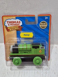 NEU VERSIEGELT 2011 Fisher-Price Thomas und seine Freunde Holzeisenbahn PERCY - Bild 1 von 4