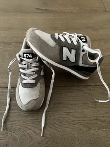 New Balance 574 V1 70’s Race Up Sneaker Youth Gr. 3 grau/blk - Bild 1 von 8