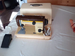 DDR Deutsche Nähmaschine VERITAS 8014/29 mit Gebrauchsanleitung - Bild 1 von 11