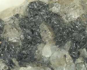 MONTROSIDE de República Checa * RARO MINERAL DE RODAMIENTO DE VANADIO * 1 cm - Imagen 1 de 3