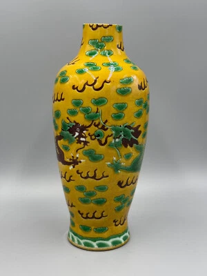 Jarrón antiguo de principios del siglo XIX chino gemelos dragones Kangxi Sancai 11 1/2 " Foto 1 de 4