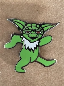 Yoda Tanzender Bär Anstecknadel. Steal Your Face.  Star Wars. Grateful Dead - Bild 1 von 3