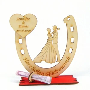 Geldgeschenk Gutschein Halter Brautpaar im Hufeisen Personalisiert zur Hochzeit - Bild 1 von 3