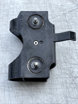 1998 MERCEDES-BENZ S320 W140 REAR BUMPER COVER MOUNT BRACKET CORNER LEFT OEM - Image 1 of 4