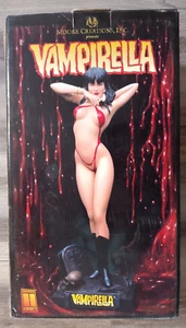 VAMPIRELLA Statue Cold Cast Porcelain CREATIONS  1991/2700 Limited Edition - Picture 1 of 7