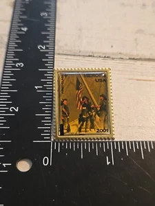 First Class Heroes EE. UU. 2001 USPS solapa pin J3 - Imagen 1 de 2
