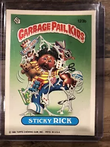 1986 Garbage Pail Kids 123b STICKY RICK Serie Originale 3 GPK Con Copyright - Foto 1 di 2