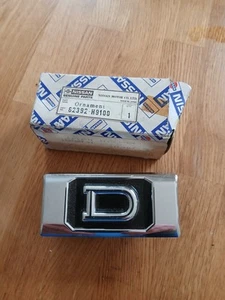 Datsun SunnyB310, distintivo emblema anteriore, modelli lifting, anni 79-81, nuovo originale. - Foto 1 di 3