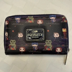 Marvel Avengers Loungefly Pop! Cartera con cremallera AOP - Imagen 1 de 16