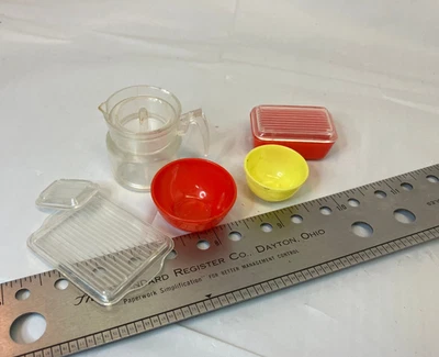 Difícil de encontrar Vintage Banner Plástico Mini Pyrex Set Cuencos Barbie Tamaño Muñeca Adolescente Años 60 Foto 1 de 2