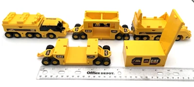 Mattel Hot Wheels 4 Caterpillar Construction Vehicles with Containers approx 5" - Image 1 of 4
