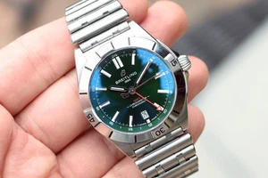 Breitling Chronomat Automatic GMT 40 Green A32398 Bracelet A32398101L1A1 - Picture 1 of 11