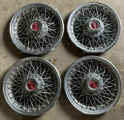 "Cubiertas de rueda de alambre Pontiac de 15"" 1977-81 Bonneville, Catalina" Foto 1 de 4